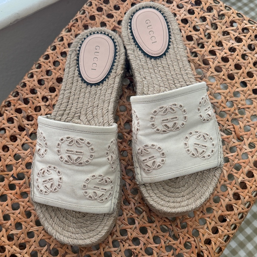 Gucci Cream Embroidered Slide Sandals with Woven Rope Footbed